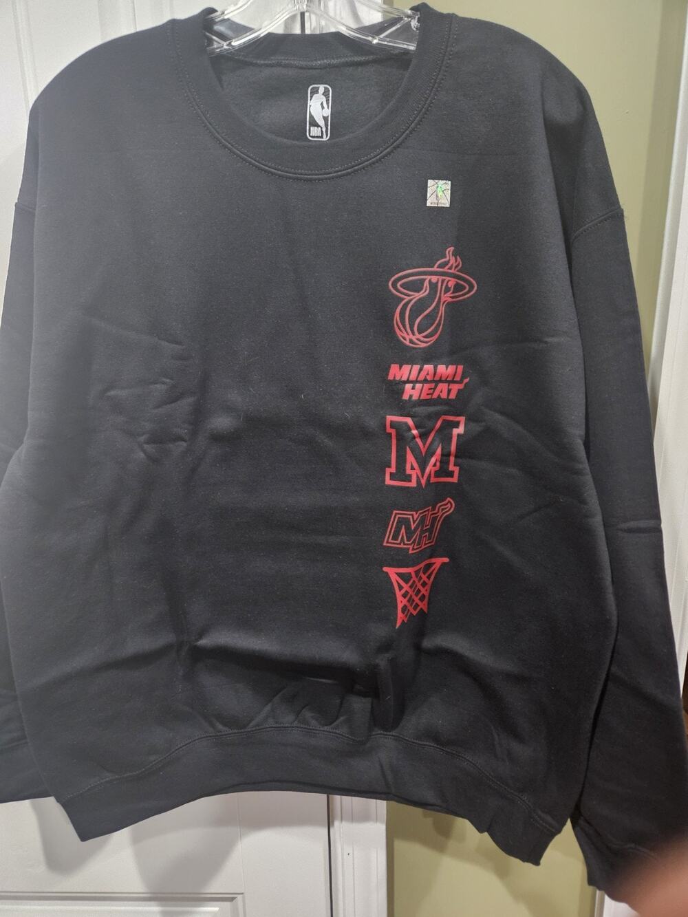 Mens MIAMI HEAT CREWNECK SWEATSHIRT SIZE LARGE